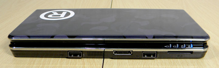 LOOX Uの前面をチェックします。