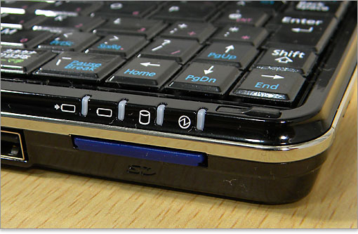 突き出すことなく、奥まで収納さ