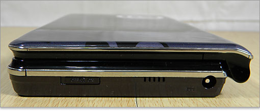 電源コネクタがあります。