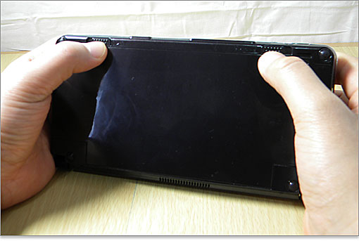 ロックしているラッチは2箇所。