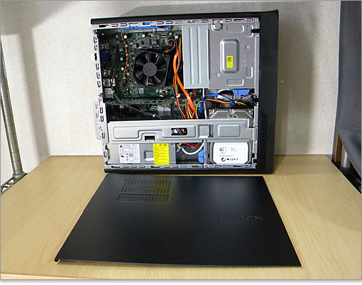 内部を詳しく見ていきます。