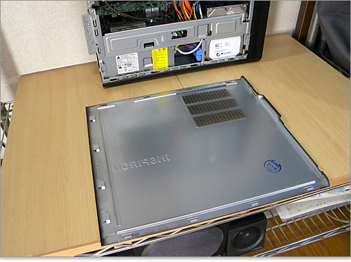 スチール製です。