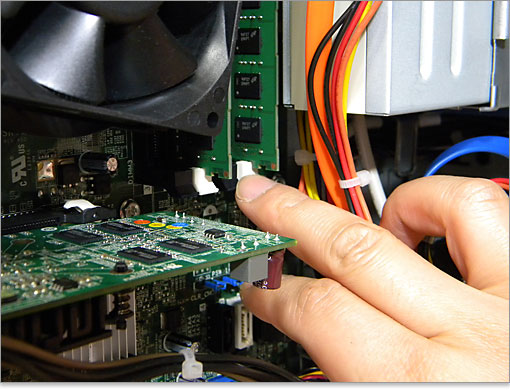 R3-SDRAMメモリ 1333 MHzを採用。