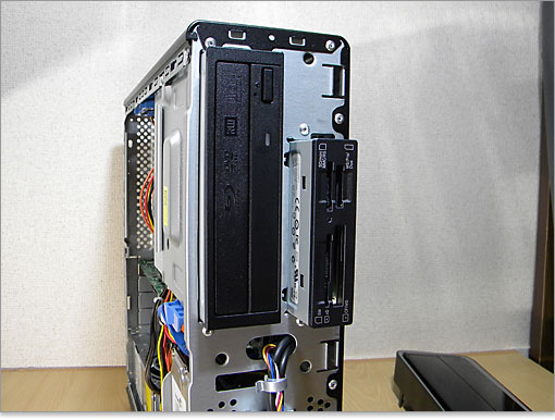 ルを外した本体の上部。