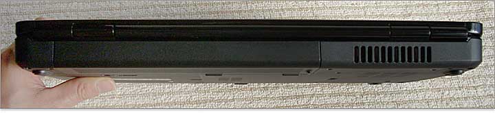 Inspiron 15の背面。