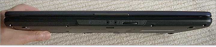 Inspiron 15の前面。