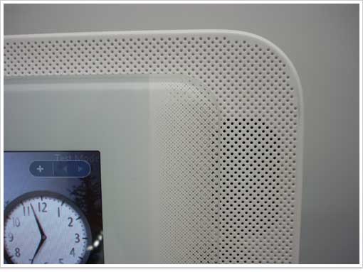 ホワイト モデルでは、メッシュ生地は無し