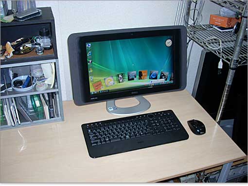 スタンダードに机の上に設置