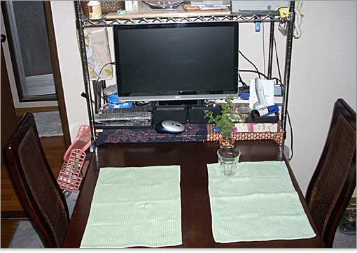 ダイニングの地デジテレビ・パソコン