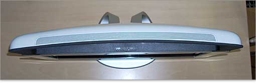 液晶モニタと変わらない厚み