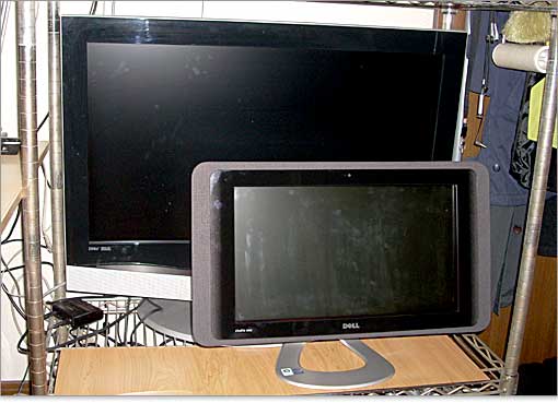 32インチワイド液晶テレビ