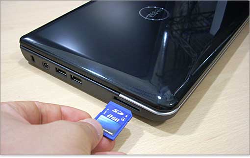 SDカードを挿入