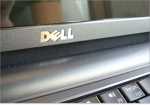 メッキ処理されたDELLロゴ。