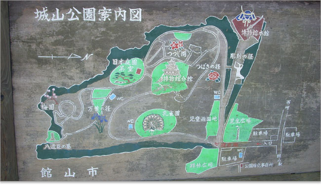 模擬天守閣は八犬伝博物館