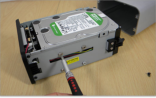 計8箇所にネジ止め