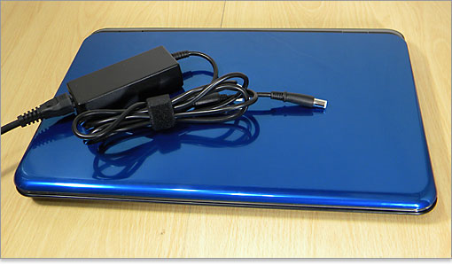 ACアダプタのサイズ比。