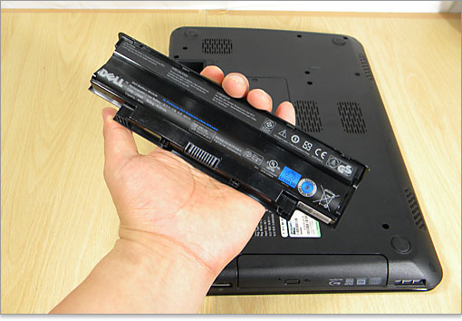 Inspiron 15Rの標準搭載である6セルバッテリー