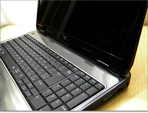 Inspiron 15Rではキーボード上部まで