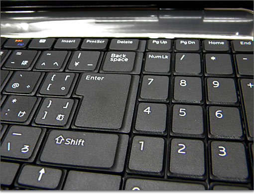 Enterキーの列とテンキーの間