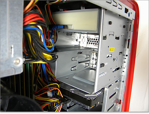 光学ドライブベイ2基、外部3.5インチベイ2基。