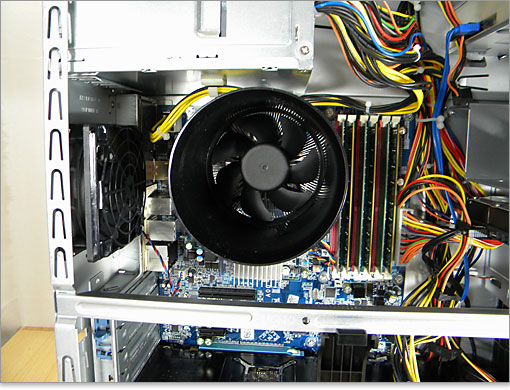 PCケースファンを配置。