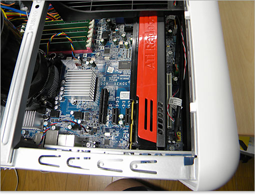 ATI RadeonTM HD 5870搭載の様子