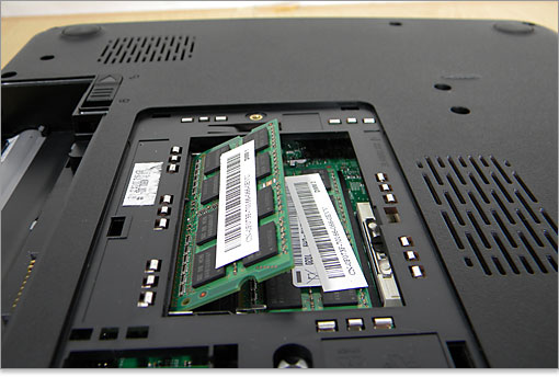 メモリの抜き差し