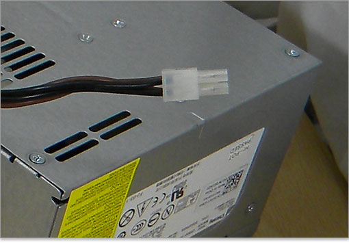 CPU用の4ピンコネクタ。