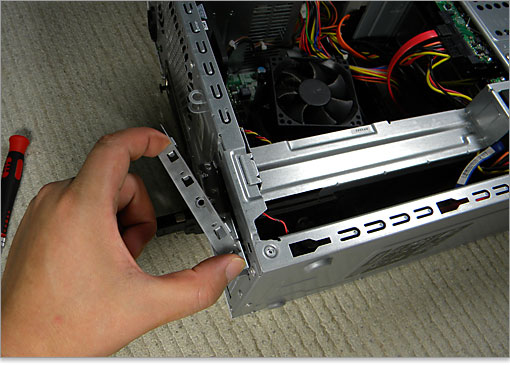 拡張カードの固定具