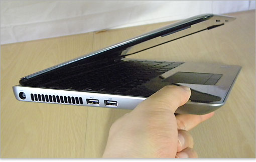 ディスプレイはもっと薄い。