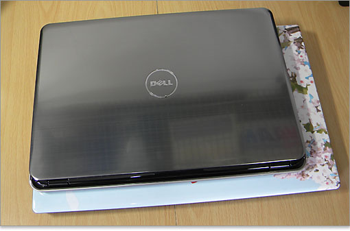 Studio 15」と天板サイズ比較。