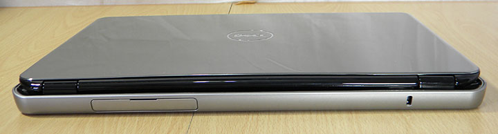 （NEW Inspiron 13z）の背面