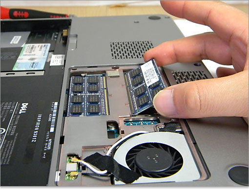 2GB DDR3メモリ×2枚のデュアルチャンネル仕様