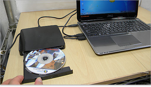 光学ドライブが無いので、外付けドライブ