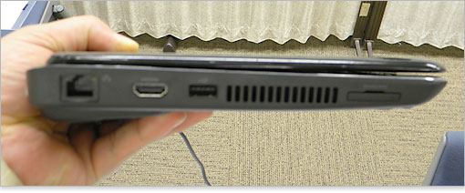 Inspiron M101zの左側面