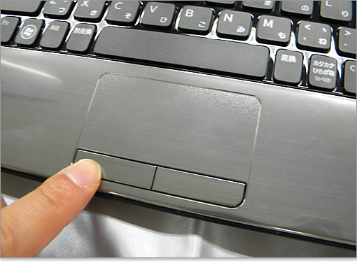 アルミ素材でできたパームレスト