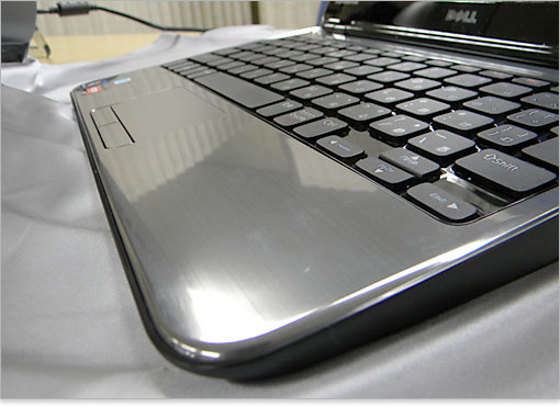 アルミ素材の、パームレスト。