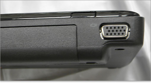 アナログ出力のVGA端子