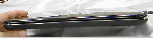 前面には端子等は無し。