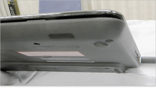 ステレオスピーカーを内蔵