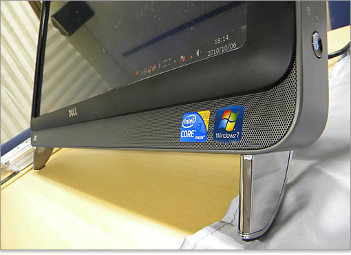 下部にはスピーカー部分。