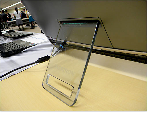 強化ガラスのスタンド。