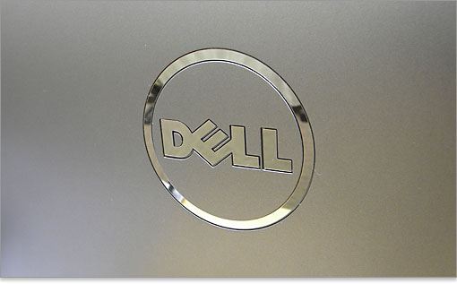 メッキ加工されたDELLロゴ