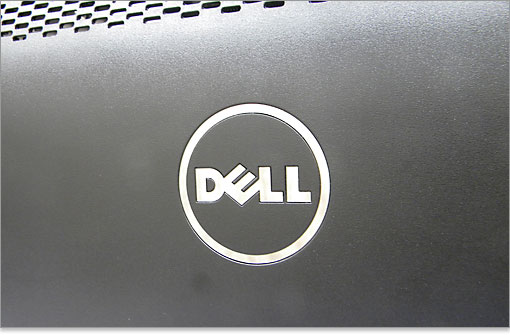 メッキ加工されたDELLロゴ