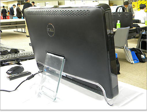 背面は極々わずかにドーム状