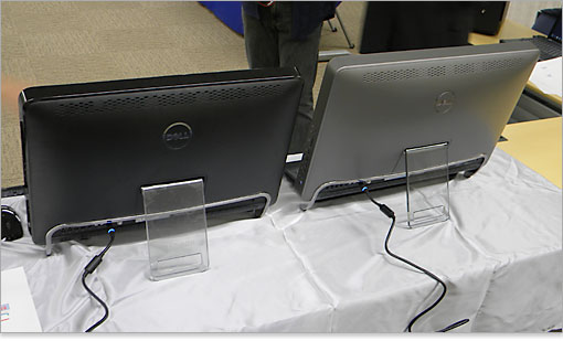 カラーリングが異なります。