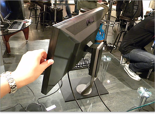 台座が薄いのも好印象。