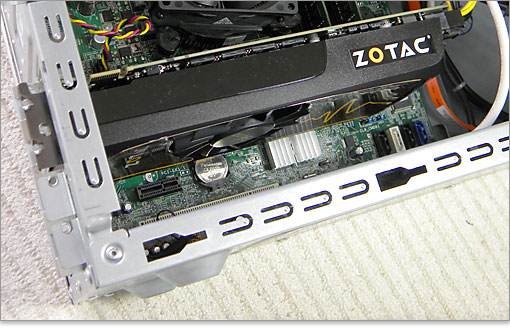 PCIスロットにはまだ空きがあります。