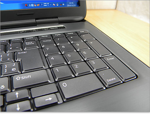 フルサイズのテンキーを装備