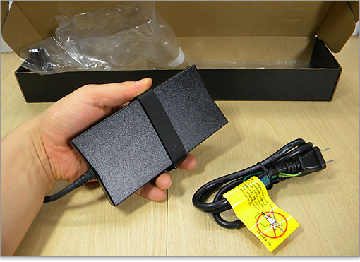 XPS 17のACアダプタ